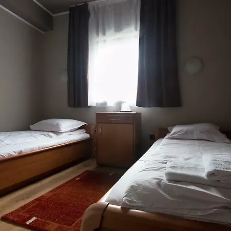 Casa De Piatra Bistro Penzion 3*