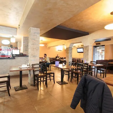 Casa De Piatra Bistro Penzion 3*